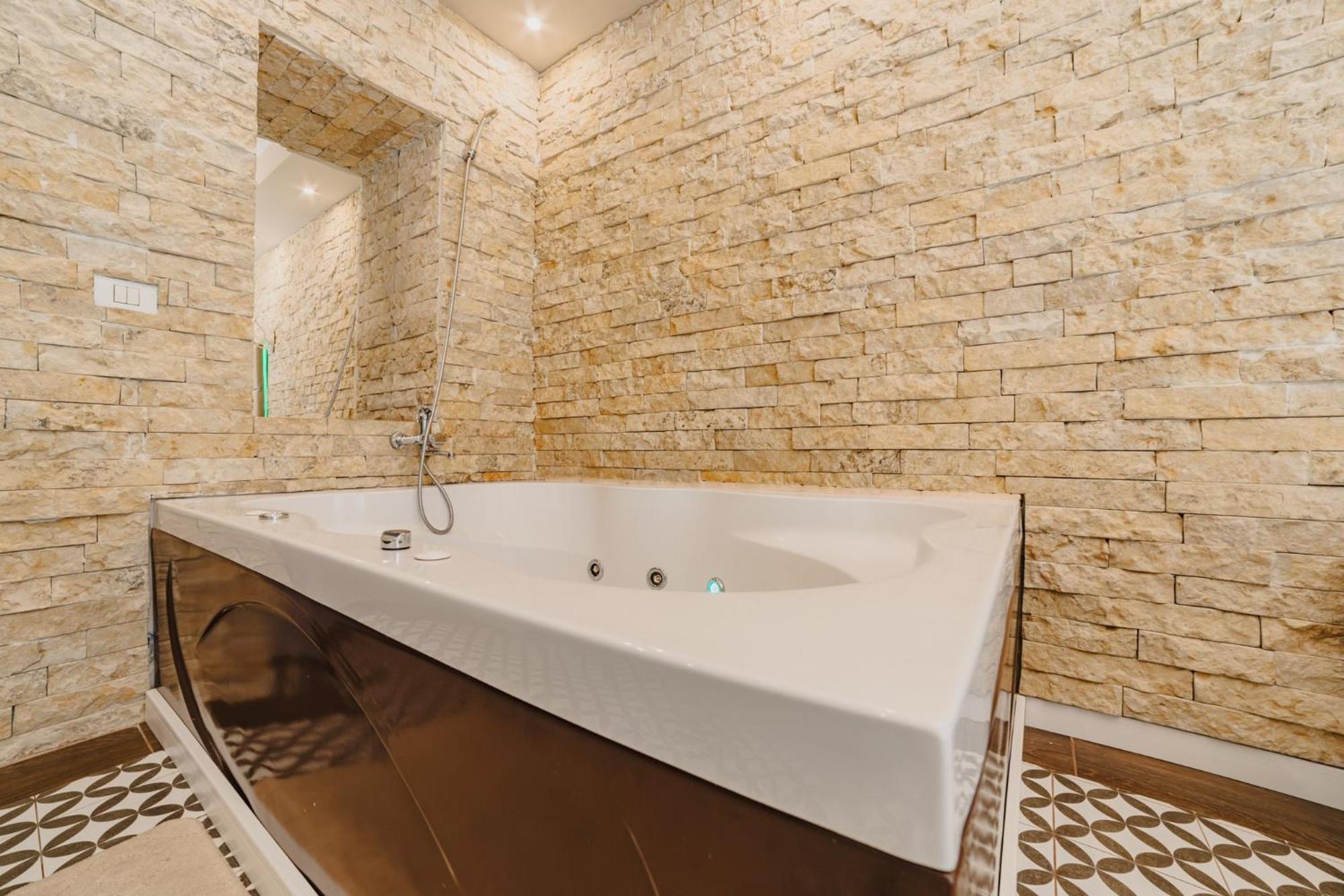 Romantic Jacuzzi Belleview Studio 锡纳亚 外观 照片